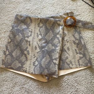 Zara snakeskin skort, size M, NWT